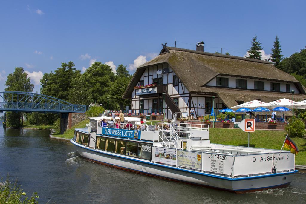 Hotel & Restaurant Lenzer Krug Malchow  Exterior photo